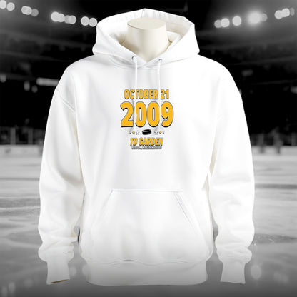 IO|hockey-2009-10-21-boston|hoodie-bw|Hero