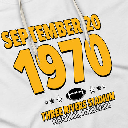 IO|football-1970-09-20-pittsburgh|hoodie-bw|Angle