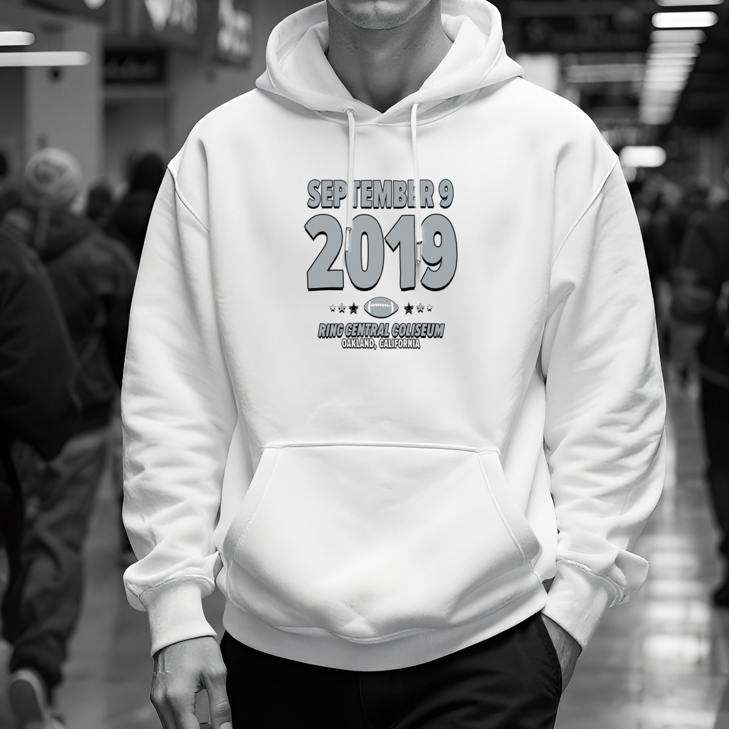 IO|football-2019-09-09-las-vegas|hoodie-bw|Lifestyle
