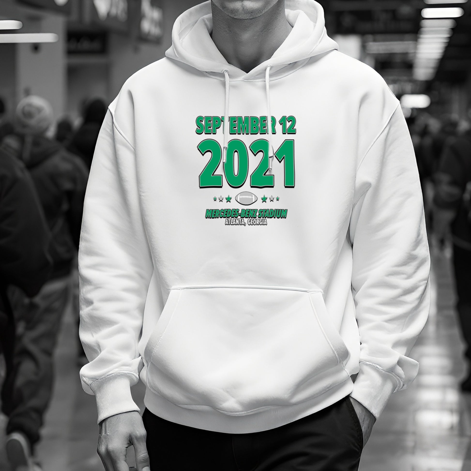 IO|football-2021-09-12-philadelphia|hoodie-bw|Lifestyle