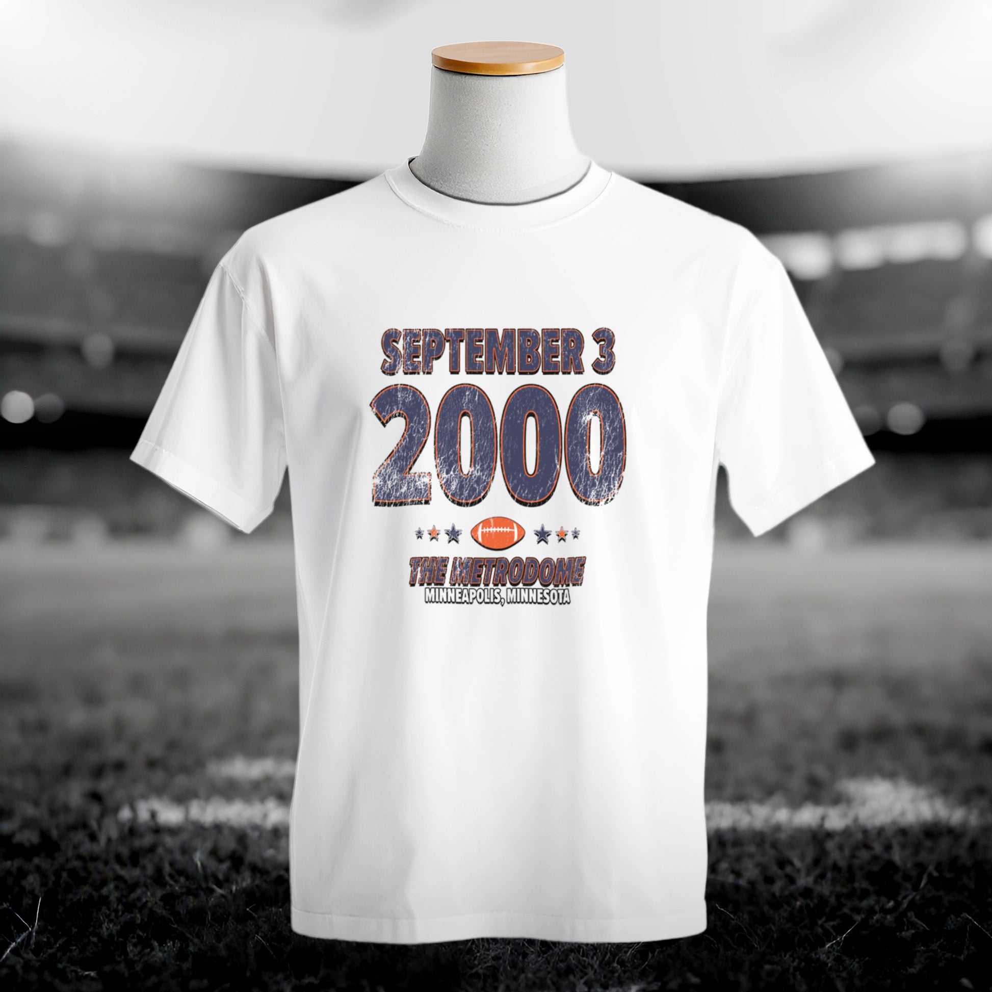 IO|football-2000-09-03-chicago|comfort-colors-bw|Hero