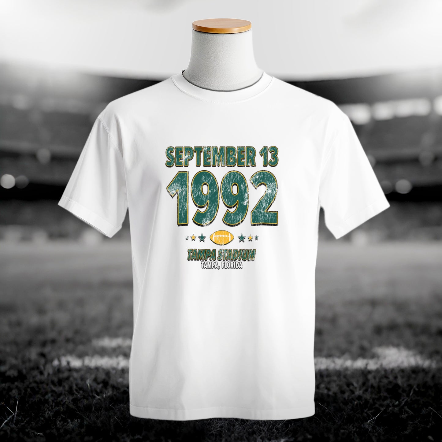 IO|football-1992-09-13-green-bay|comfort-colors-bw|Hero