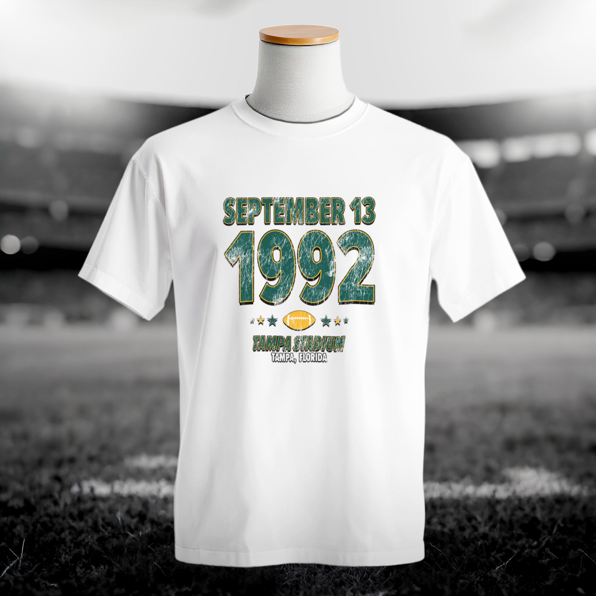 IO|football-1992-09-13-green-bay|comfort-colors-bw|Hero