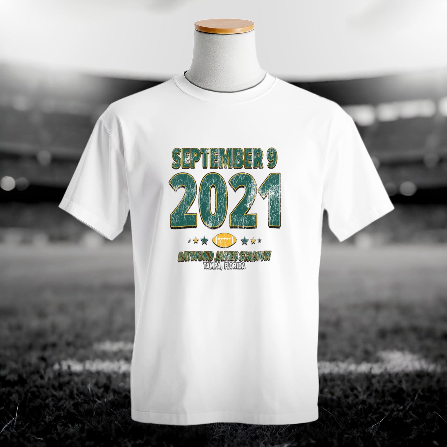 IO|football-2021-09-09-green-bay|comfort-colors-bw|Hero