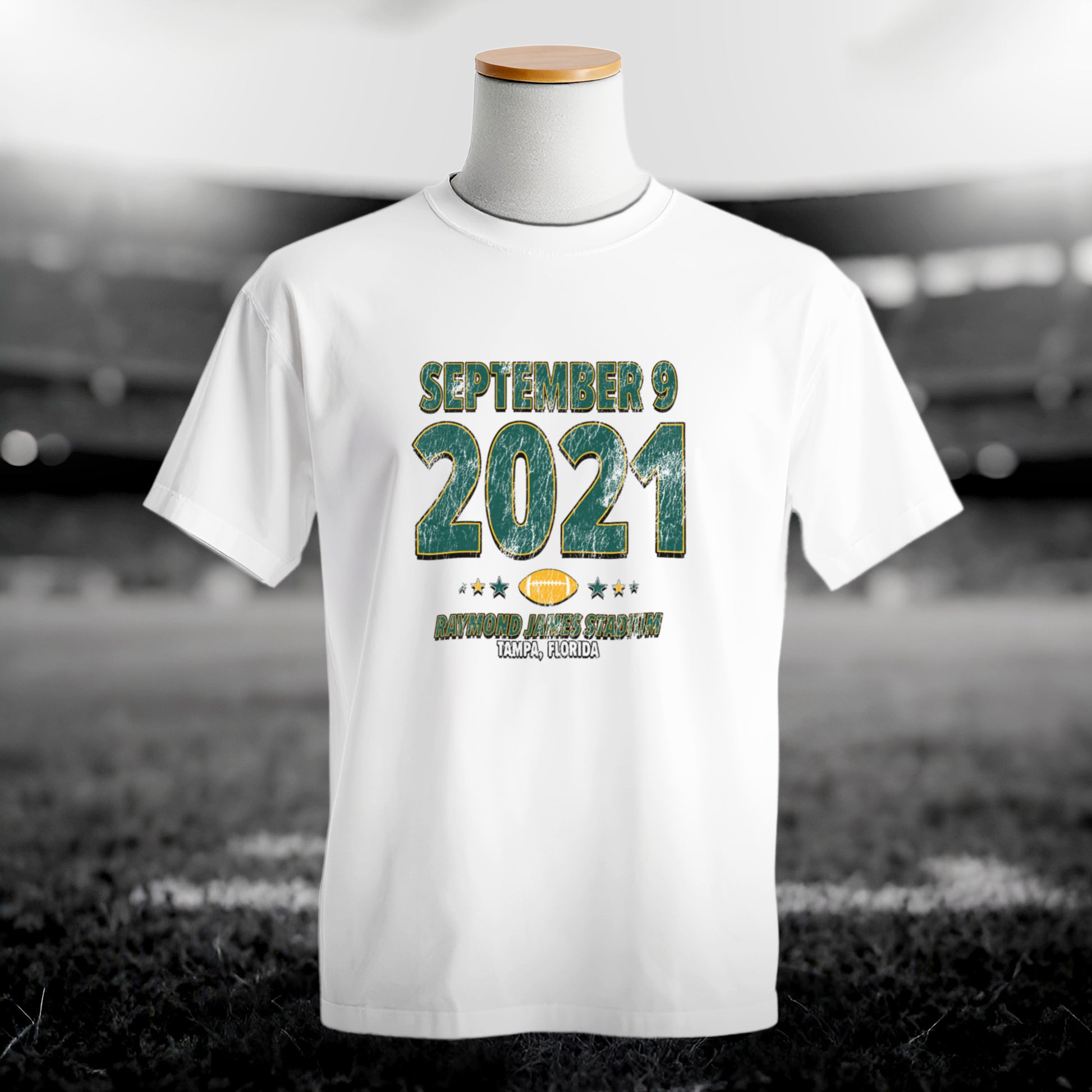 IO|football-2021-09-09-green-bay|comfort-colors-bw|Hero