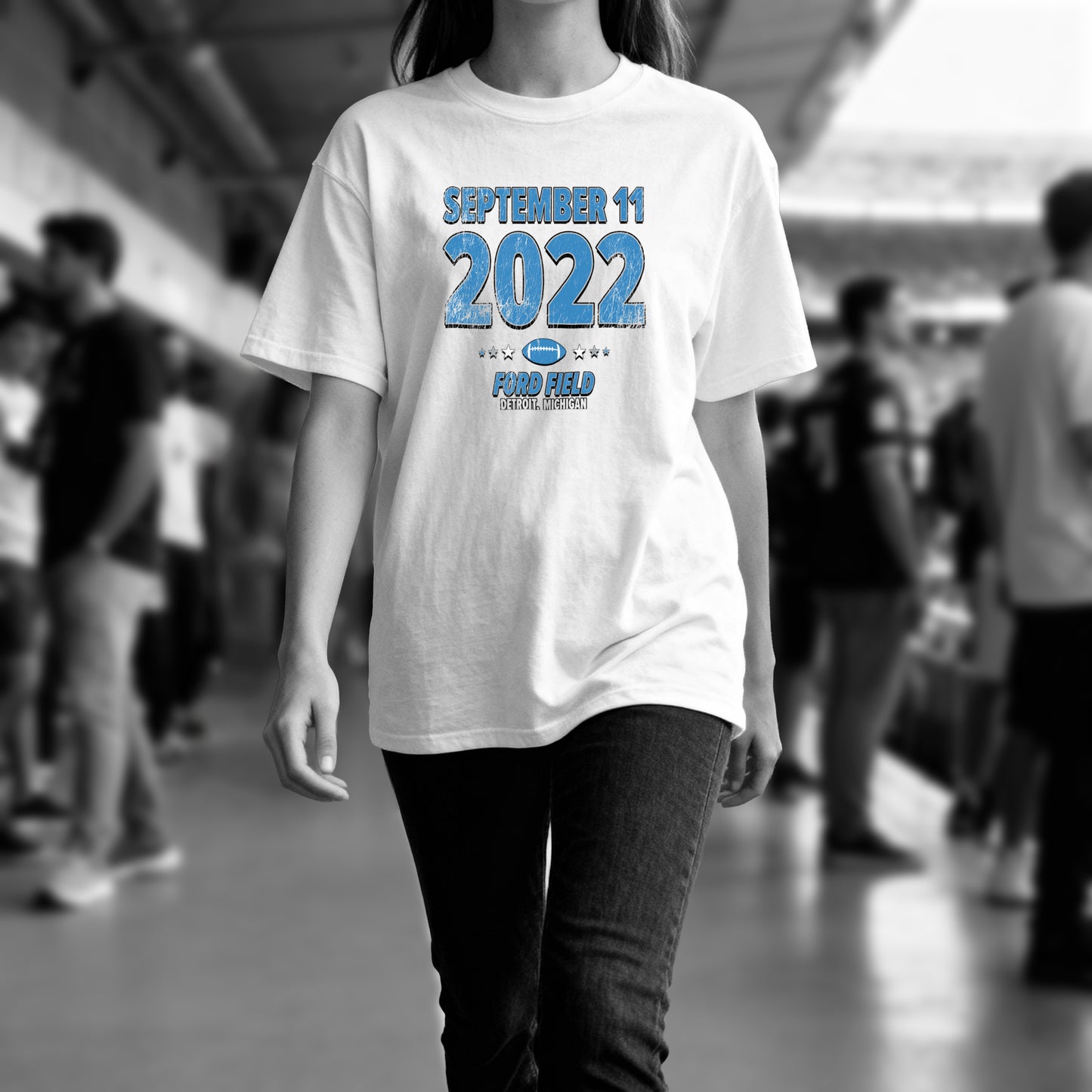 IO|football-2022-09-11-detroit|comfort-colors-bw|Lifestyle