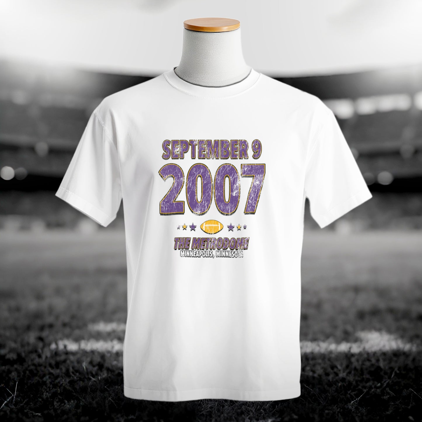 IO|football-2007-09-09-minnesota|comfort-colors-bw|Hero