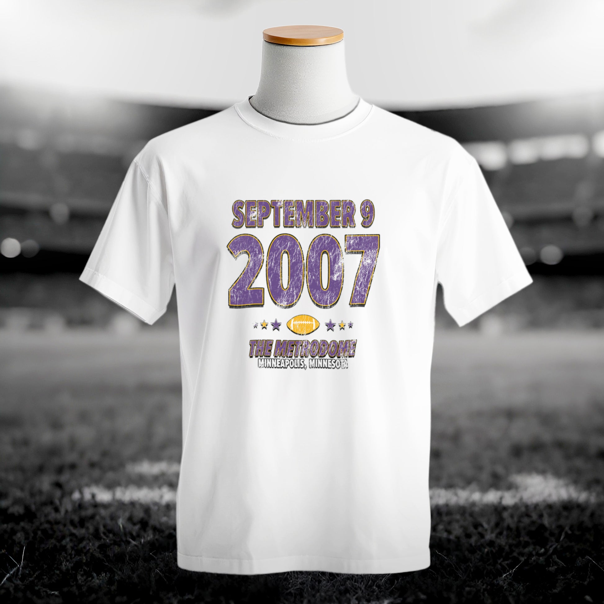 IO|football-2007-09-09-minnesota|comfort-colors-bw|Hero