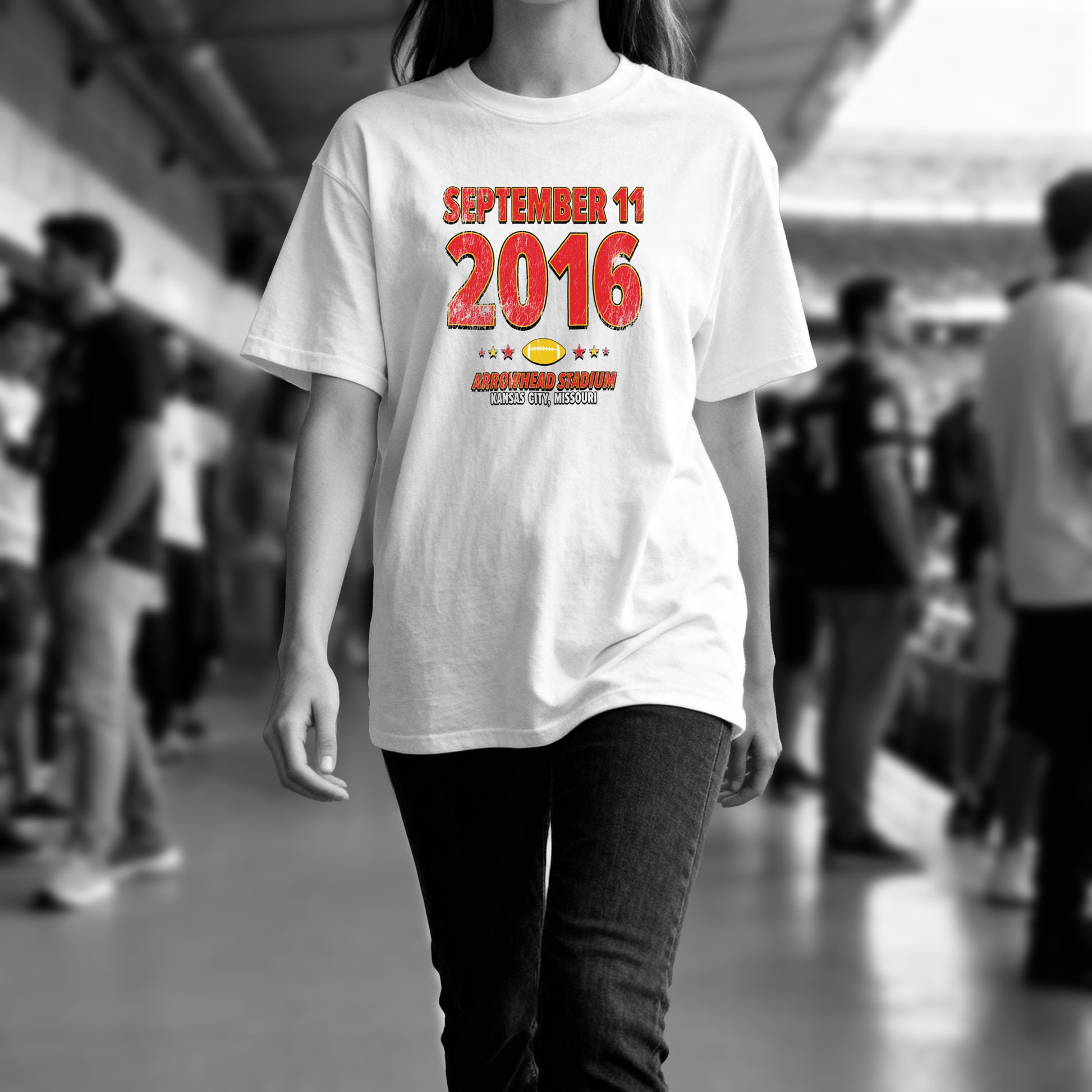IO|football-2016-09-11-kansas-city|comfort-colors-bw|Lifestyle
