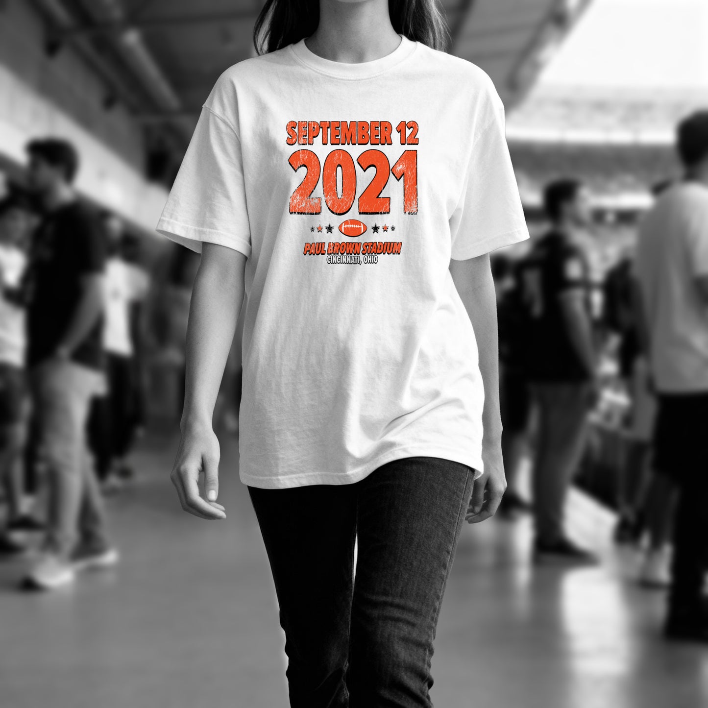 IO|football-2021-09-12-cincinnati|comfort-colors-bw|Lifestyle