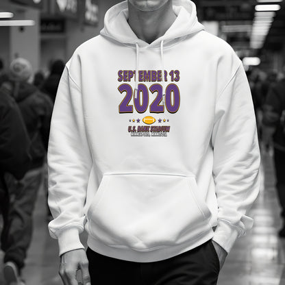 IO|football-2020-09-13-minnesota|hoodie-bw|Lifestyle