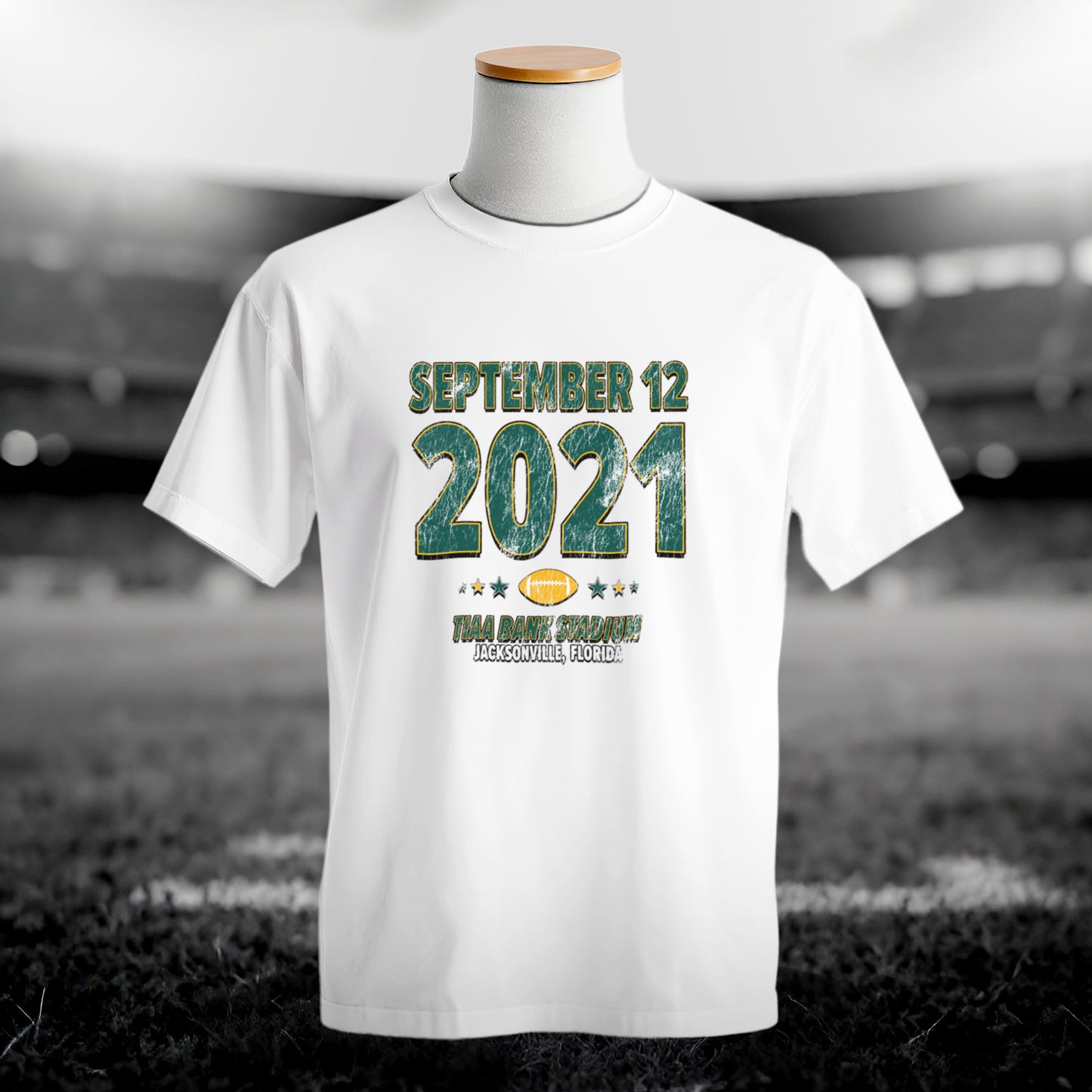 IO|football-2021-09-12-green-bay|comfort-colors-bw|Hero