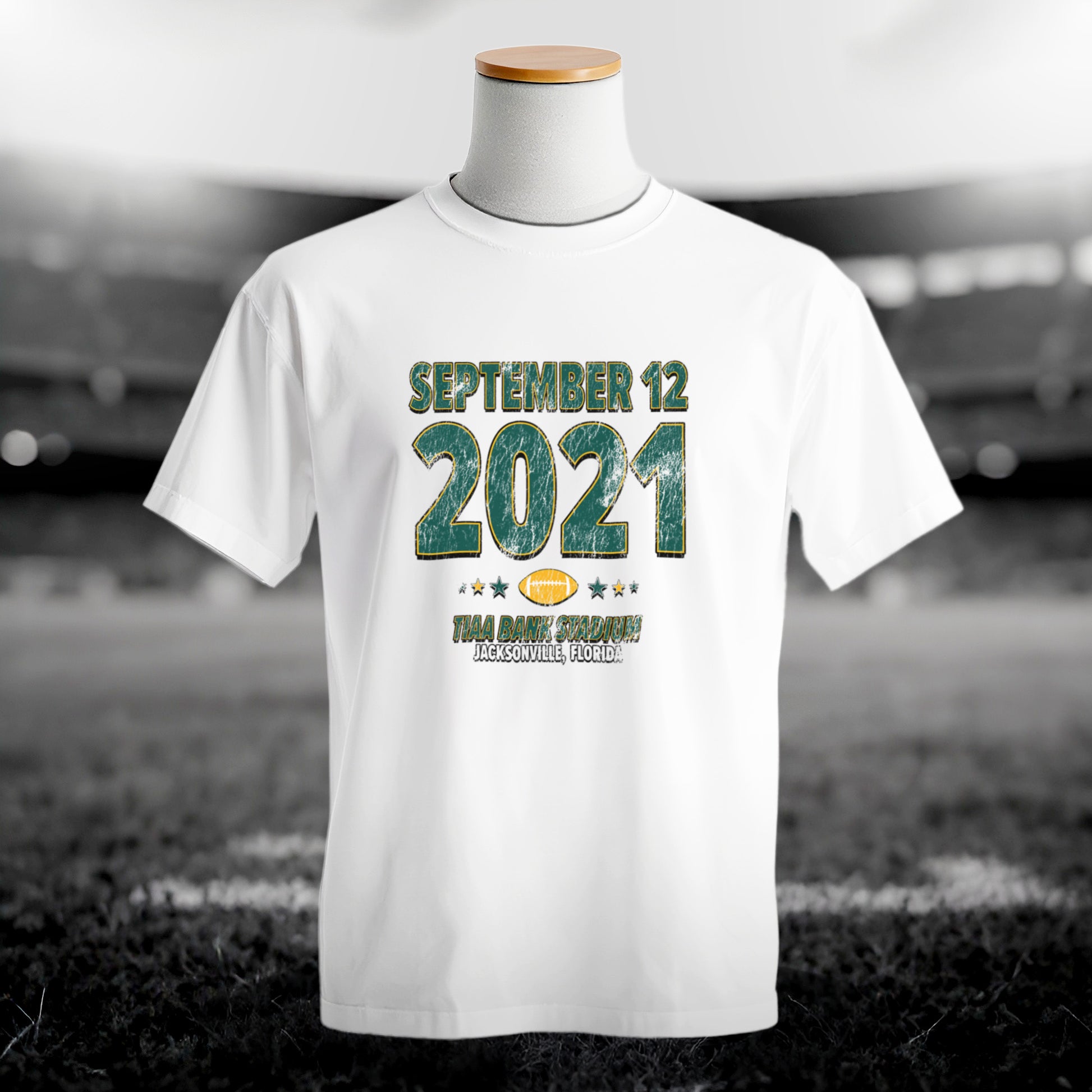 IO|football-2021-09-12-green-bay|comfort-colors-bw|Hero