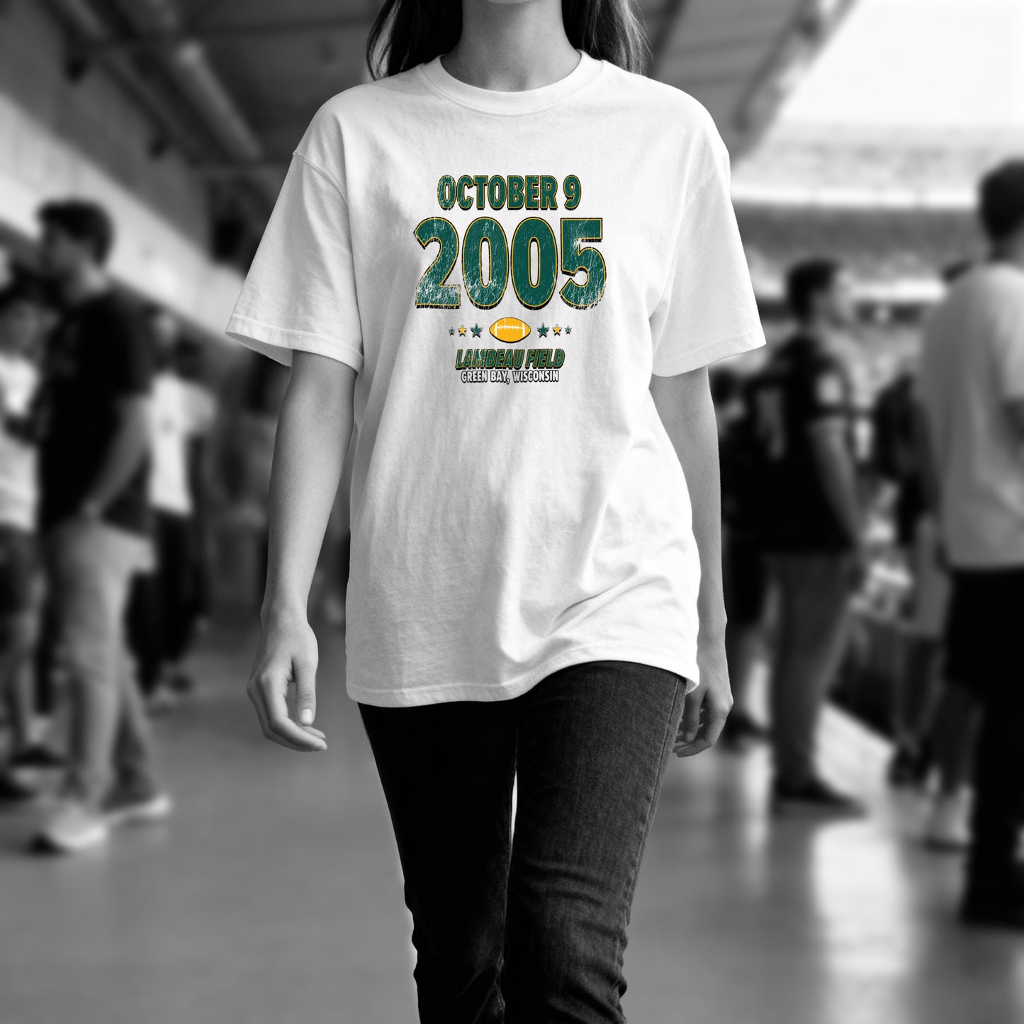 IO|football-2005-10-09-green-bay|comfort-colors-bw|Lifestyle