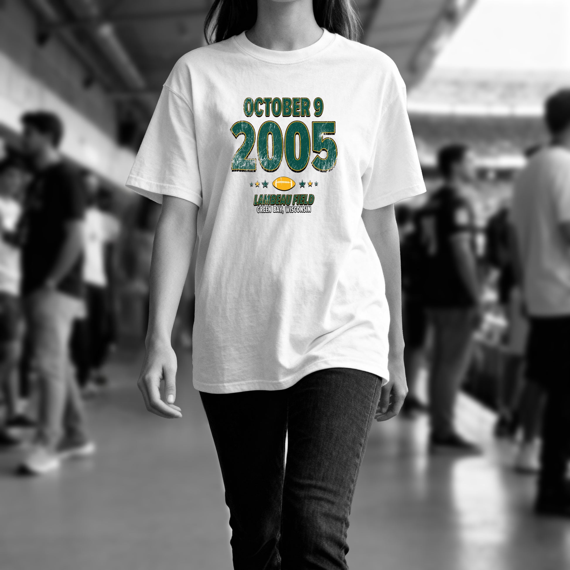 IO|football-2005-10-09-green-bay|comfort-colors-bw|Lifestyle